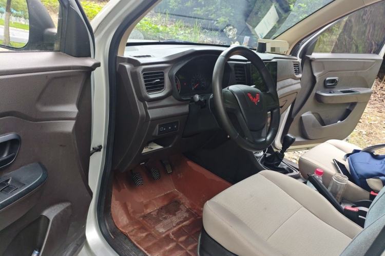 Used Wuling Hongguang V 2022 1.5L Jingqu Version Hydraulic Power Steering LAR Driver Seat