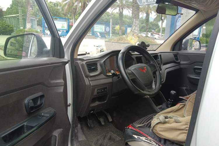 Used Wuling Hongguang V 2022 1.5L Jingqu Edition Electric-Assist LAR Driver Seat