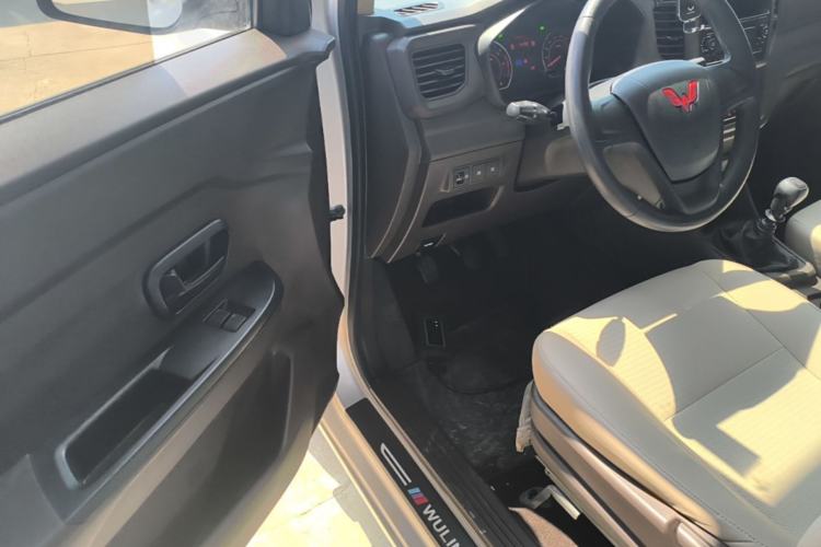 Used Wuling Hongguang V 2022 1.5L Jingqu Version Hydraulic Power Steering LAR Driver Seat