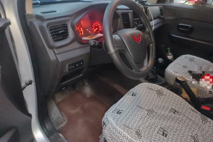 Used Wuling Hongguang V 2022 1.5L Jingqu Version Hydraulic Power Steering LAR Driver Seat