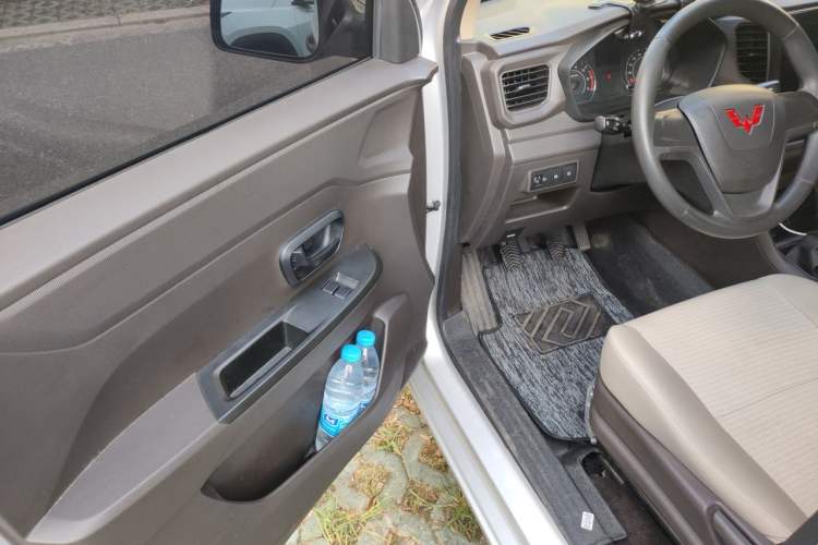 Used Wuling Hongguang V 2022 1.5L Jingqu Edition Electric-Assist LAR Driver Seat