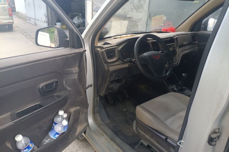 Used Wuling Hongguang V 2022 1.5L Jingqu Edition Enclosed-Window Vehicle with Hydraulic Power Steering LAR Driver Seat