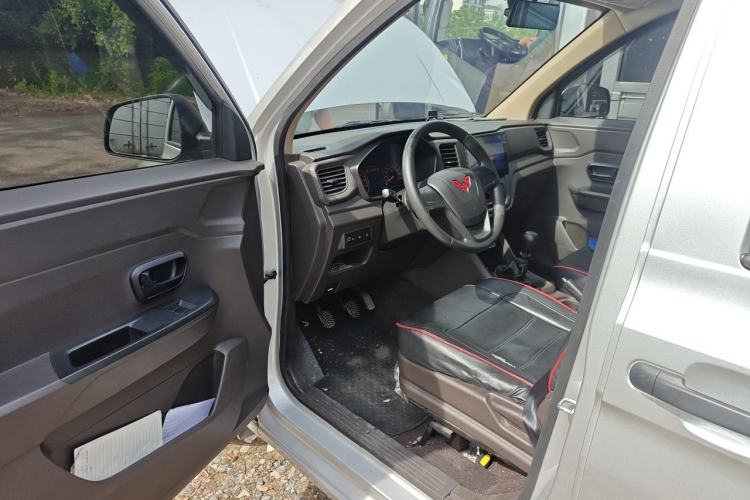 Used Wuling Hongguang V 2022 1.5L Jingqu Edition Electric-Assist LAR Driver Seat