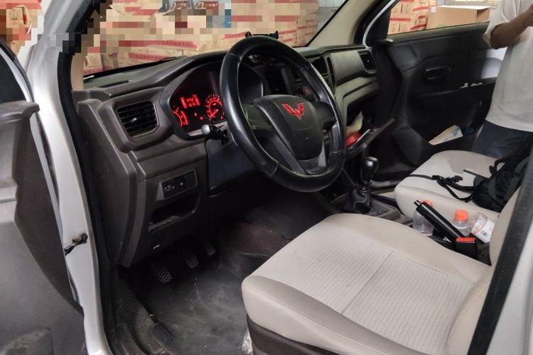 Used Wuling Hongguang V 2022 1.5L Jingqu Edition Enclosed-Window Vehicle with Hydraulic Power Steering LAR Driver Seat