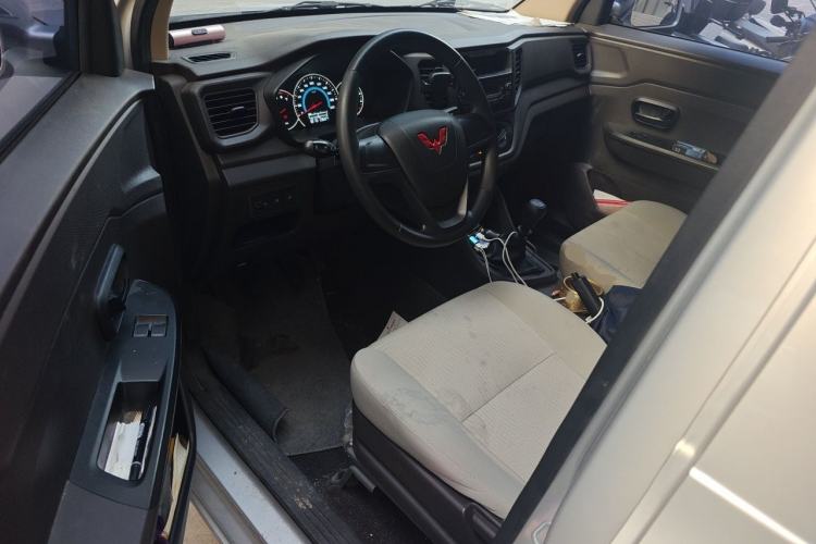 Used Wuling Hongguang V 2022 1.5L Enjoy Edition Hydraulic Power Steering LAR Driver Seat