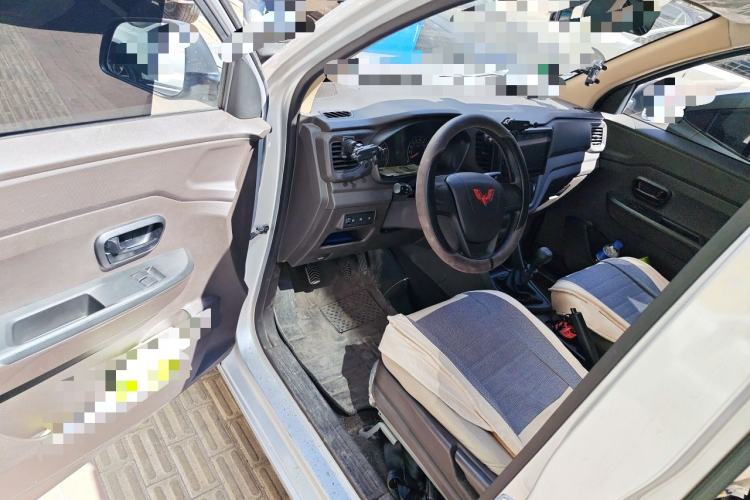 Used Wuling Hongguang V 2022 1.5L Jingqu Edition Electric-Assist LAR Driver Seat