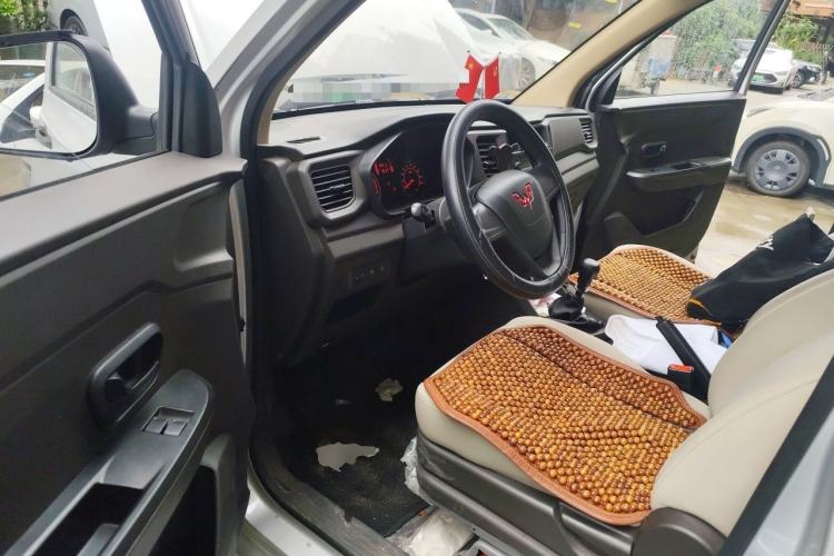 Used Wuling Hongguang V 2022 1.5L Jingqu Version Hydraulic Power Steering LAR Driver Seat