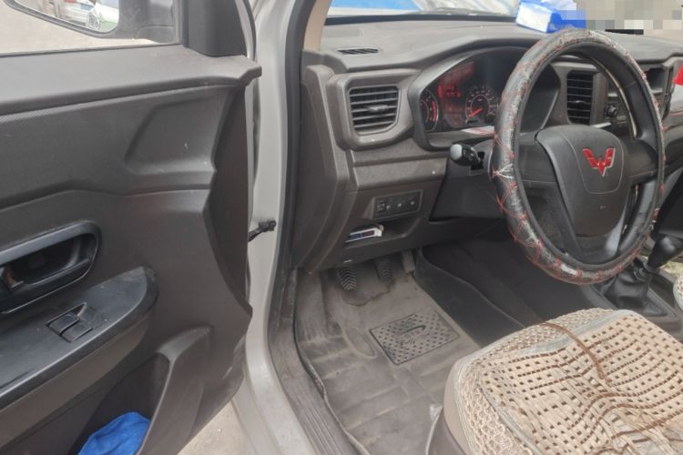 Used Wuling Hongguang V 2022 1.5L Jingqu Edition Electric-Assist LAR Driver Seat