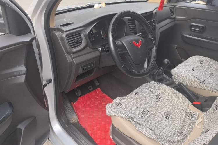 Used Wuling Hongguang V 2022 1.5L Jingqu Edition Electric-Assist LAR Driver Seat