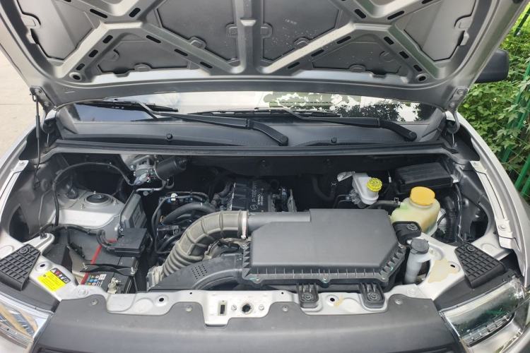 Used Wuling Hongguang V 2022 1.5L Jingqu Edition Electric-Assist LAR Engine Bay