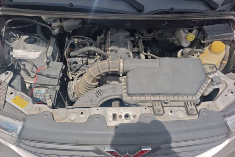 Used Wuling Hongguang V 2022 1.5L Jingqu Edition Enclosed-Window Vehicle with Hydraulic Power Steering LAR Engine Bay
