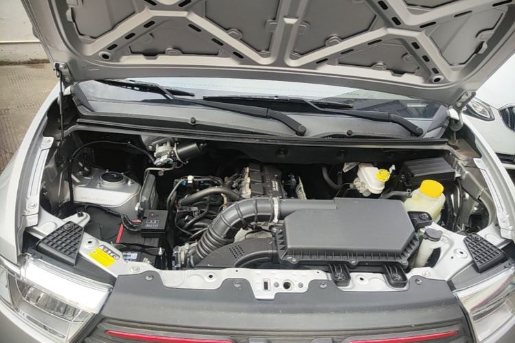 Used Wuling Hongguang V 2022 1.5L Jingqu Edition Electric-Assist LAR Engine Bay