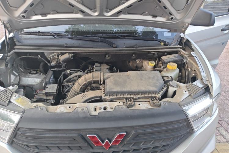 Used Wuling Hongguang V 2022 1.5L Jingqu Version Hydraulic Power Steering LAR Engine Bay