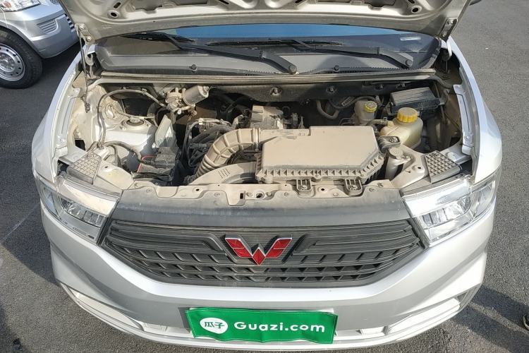Used Wuling Hongguang V 2022 1.5L Jingqu Edition Enclosed-Window Vehicle with Hydraulic Power Steering LAR Engine Bay