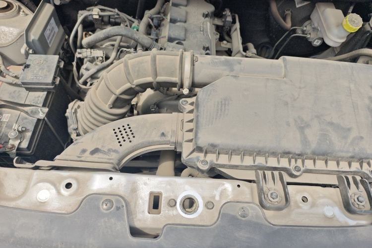 Used Wuling Hongguang V 2022 1.5L Jingqu Edition Electric-Assist LAR Engine Bay