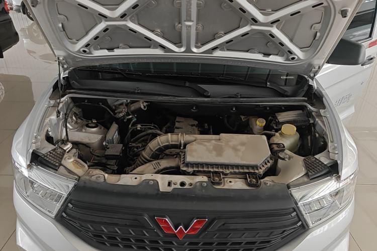 Used Wuling Hongguang V 2022 1.5L Jingqu Edition Enclosed-Window Vehicle with Electric Power Steering LAR Engine Bay