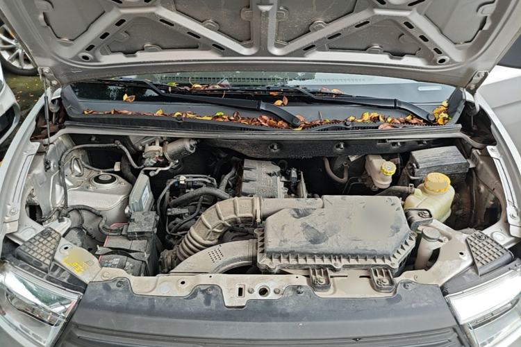 Used Wuling Hongguang V 2022 1.5L Jingqu Edition Electric-Assist LAR Engine Bay