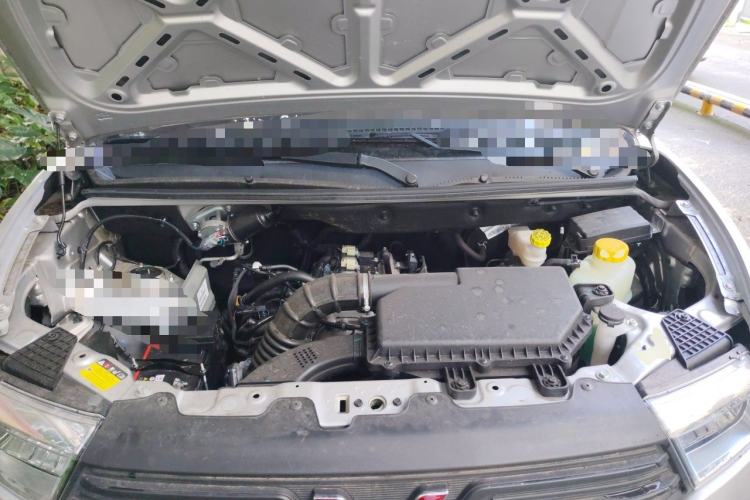 Used Wuling Hongguang V 2022 1.5L Jingqu Version Hydraulic Power Steering LAR Engine Bay