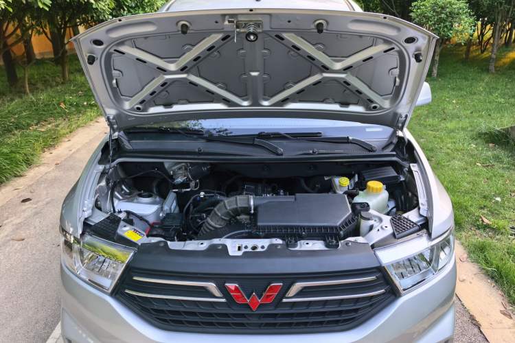 Used Wuling Hongguang V 2022 1.5L Enjoy Edition Hydraulic Power Steering LAR Engine Bay