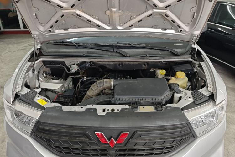 Used Wuling Hongguang V 2022 1.5L Jingqu Version Hydraulic Power Steering LAR Engine Bay