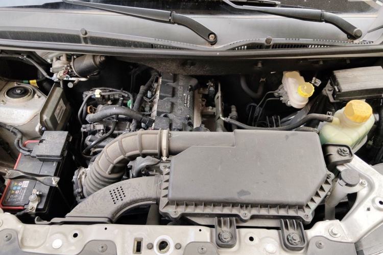 Used Wuling Hongguang V 2022 1.5L Jingqu Version Hydraulic Power Steering LAR Engine Bay