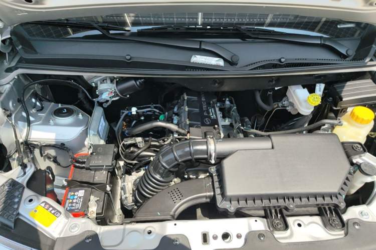 Used Wuling Hongguang V 2022 1.5L Jingqu Edition Electric-Assist LAR Engine Bay