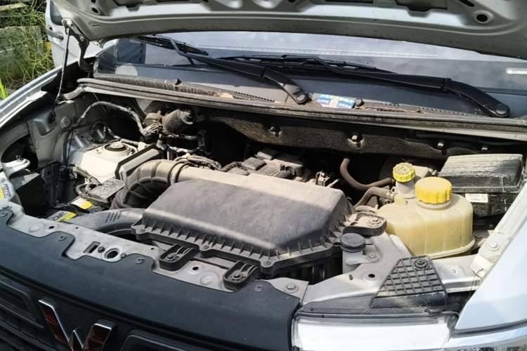 Used Wuling Hongguang V 2022 1.5L Jingqu Edition Electric-Assist LAR Engine Bay