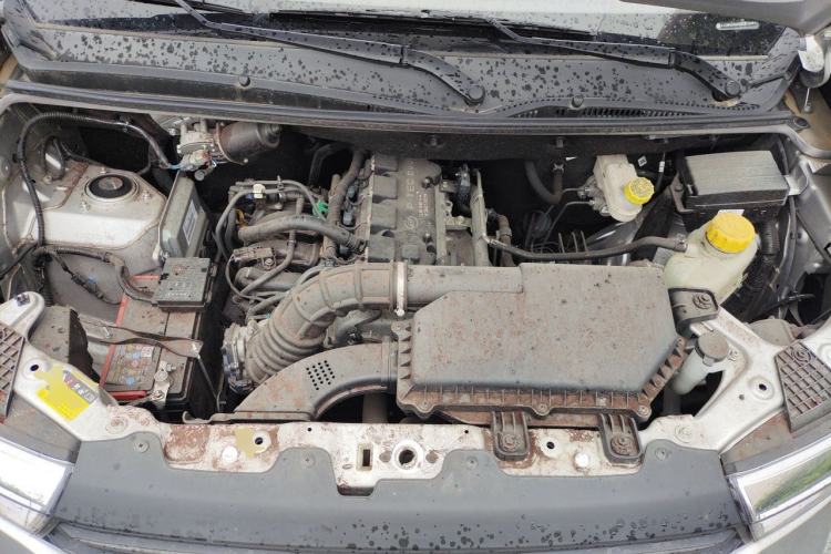 Used Wuling Hongguang V 2022 1.5L Jingqu Edition Electric-Assist LAR Engine Bay