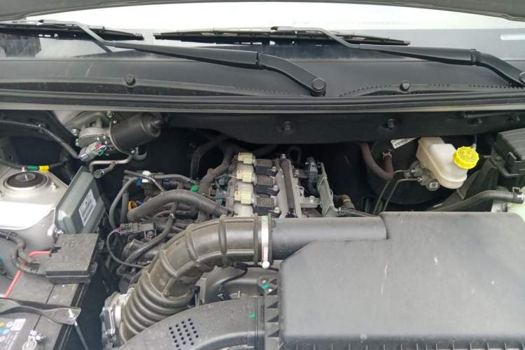 Used Wuling Hongguang V 2022 1.5L Jingqu Edition Electric-Assist LAR Engine Bay