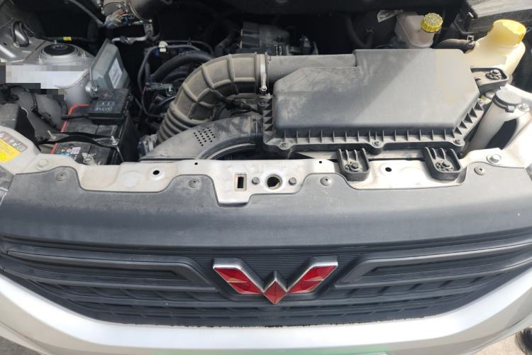 Used Wuling Hongguang V 2022 1.5L Jingqu Edition Enclosed-Window Vehicle with Hydraulic Power Steering LAR Engine Bay