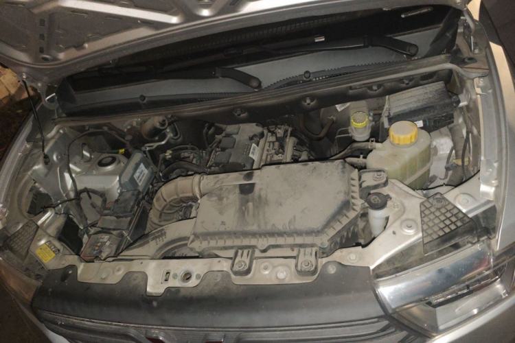 Used Wuling Hongguang V 2022 1.5L Jingqu Edition Electric-Assist LAR Engine Bay