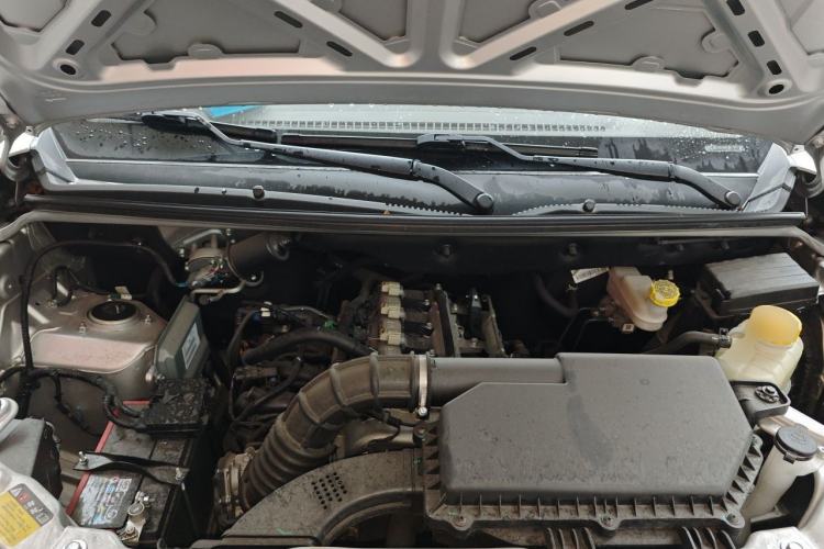 Used Wuling Hongguang V 2022 1.5L Jingqu Edition Electric-Assist LAR Engine Bay