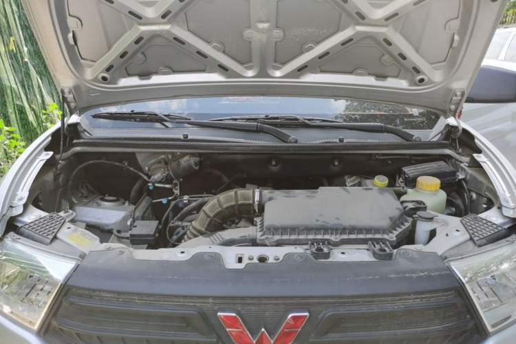 Used Wuling Hongguang V 2022 1.5L Jingqu Version Hydraulic Power Steering LAR Engine Bay