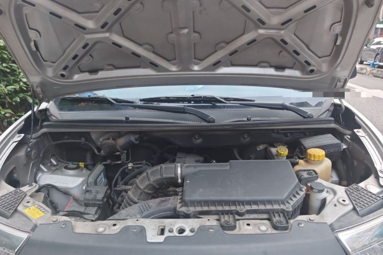 Used Wuling Hongguang V 2022 1.5L Jingqu Edition Electric-Assist LAR Engine Bay