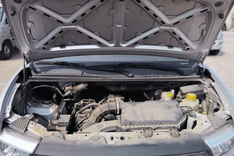 Used Wuling Hongguang V 2022 1.5L Jingqu Edition Enclosed-Window Vehicle with Electric Power Steering LAR Engine Bay