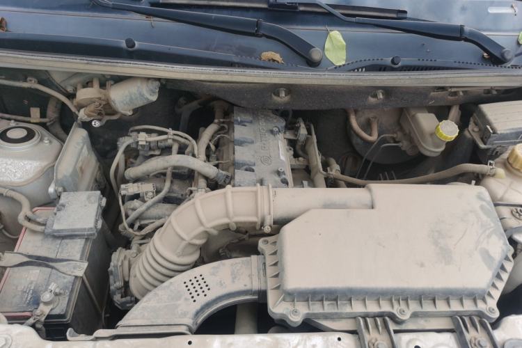 Used Wuling Hongguang V 2022 1.5L Jingqu Edition Enclosed-Window Vehicle with Hydraulic Power Steering LAR Engine Bay