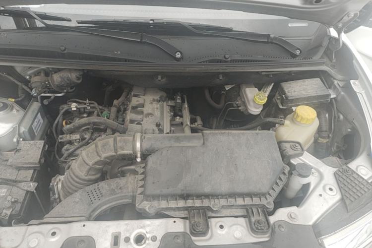Used Wuling Hongguang V 2022 1.5L Jingqu Edition Electric-Assist LAR Engine Bay