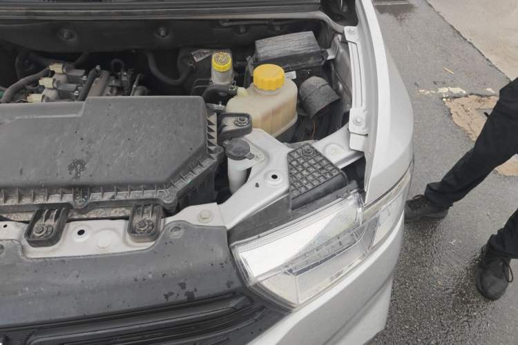 Used Wuling Hongguang V 2022 1.5L Jingqu Edition Electric-Assist LAR Engine Bay Left