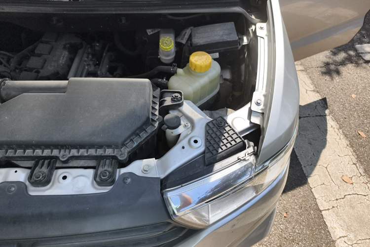 Used Wuling Hongguang V 2022 1.5L Jingqu Edition Electric-Assist LAR Engine Bay Left