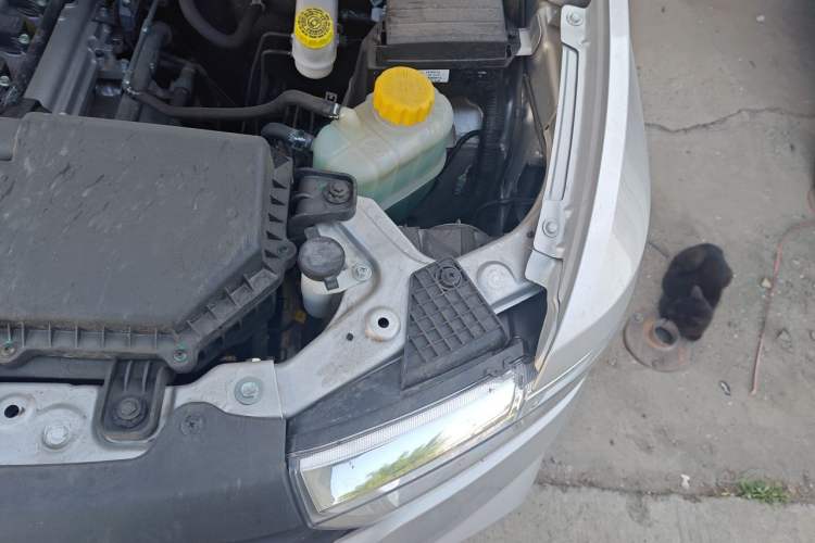 Used Wuling Hongguang V 2022 1.5L Jingqu Edition Electric-Assist LAR Engine Bay Left