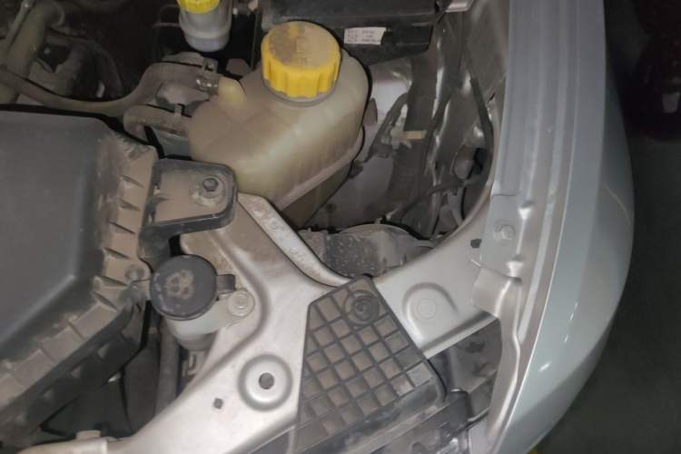 Used Wuling Hongguang V 2022 1.5L Jingqu Edition Electric-Assist LAR Engine Bay Left
