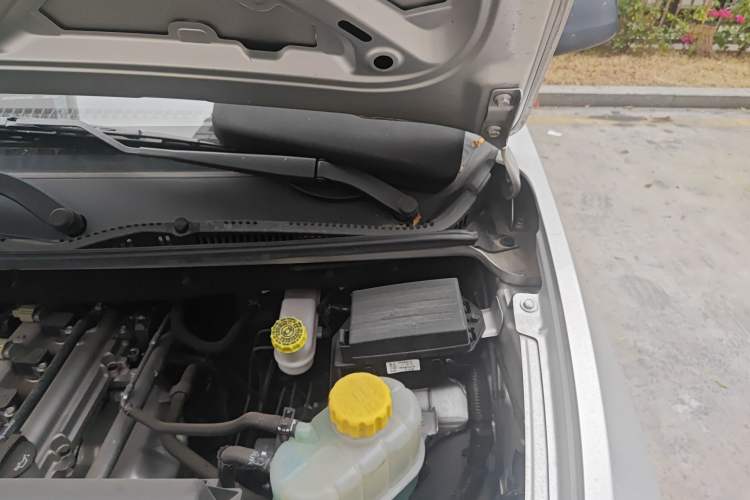 Used Wuling Hongguang V 2022 1.5L Jingqu Edition Electric-Assist LAR Engine Bay Left