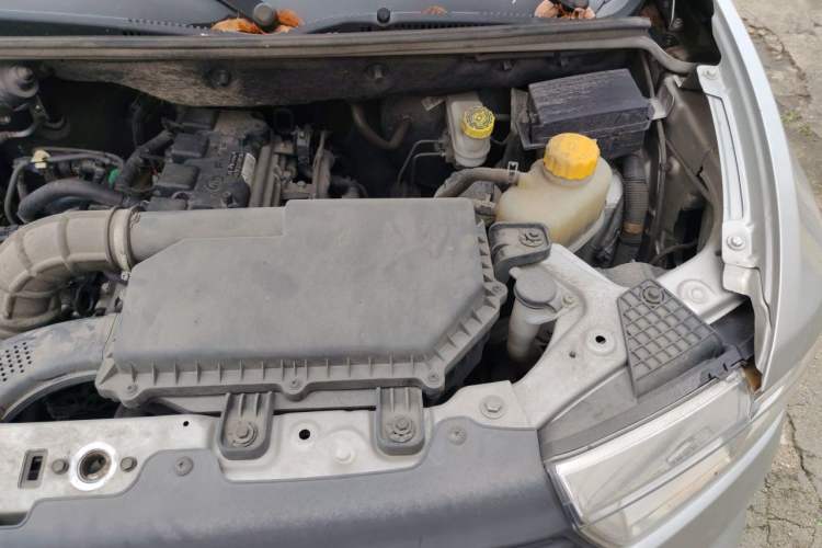 Used Wuling Hongguang V 2022 1.5L Jingqu Version Hydraulic Power Steering LAR Engine Bay Left