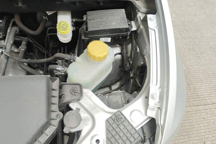 Used Wuling Hongguang V 2022 1.5L Jingqu Edition Electric-Assist LAR Engine Bay Left