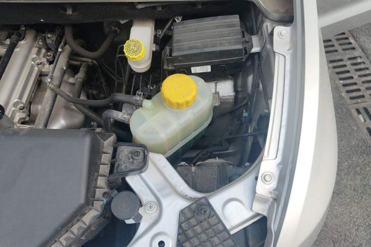 Used Wuling Hongguang V 2022 1.5L Jingqu Version Hydraulic Power Steering LAR Engine Bay Left