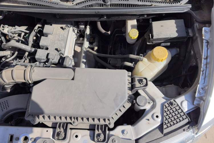 Used Wuling Hongguang V 2022 1.5L Jingqu Edition Electric-Assist LAR Engine Bay Left