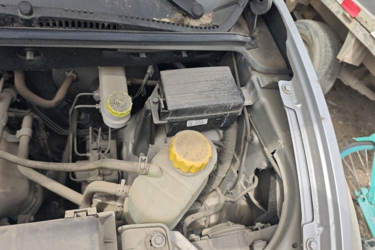 Used Wuling Hongguang V 2022 1.5L Jingqu Edition Electric-Assist LAR Engine Bay Left