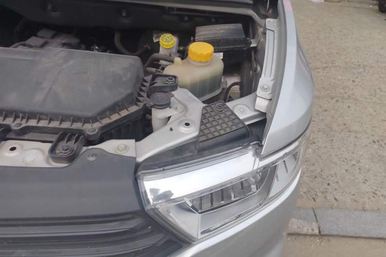 Used Wuling Hongguang V  Engine Bay Left