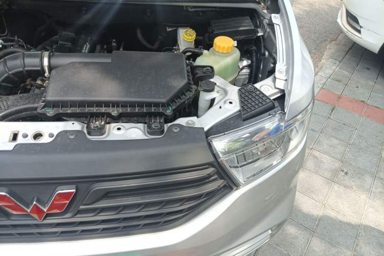 Used Wuling Hongguang V 2022 1.5L Jingqu Edition Electric-Assist LAR Engine Bay Left