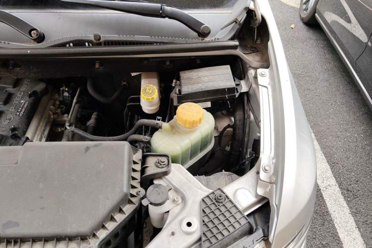 Used Wuling Hongguang V 2022 1.5L Jingqu Version Hydraulic Power Steering LAR Engine Bay Left